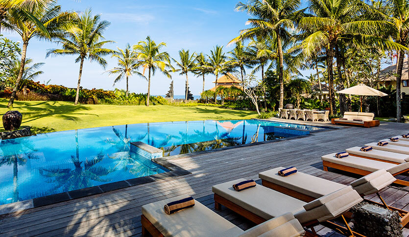 Villa Semarapura - Pool deck and garden