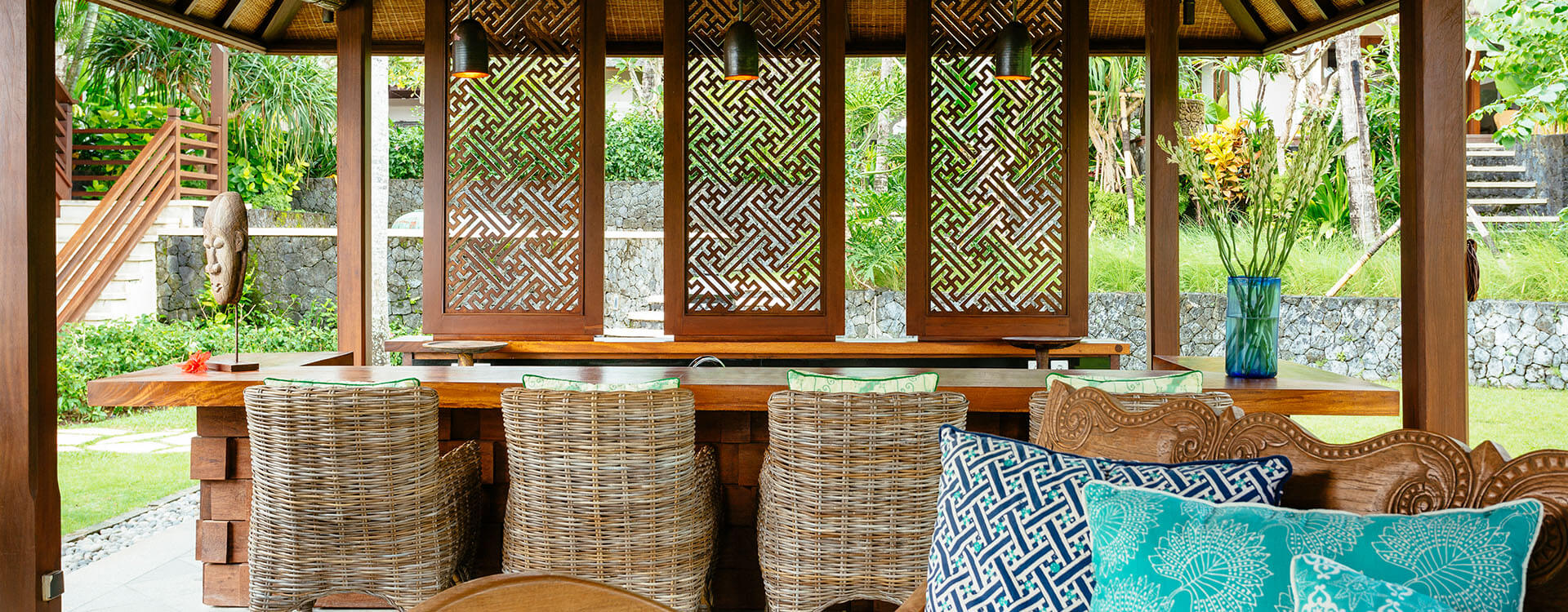 Villa Semarapura - Dining room and sofas